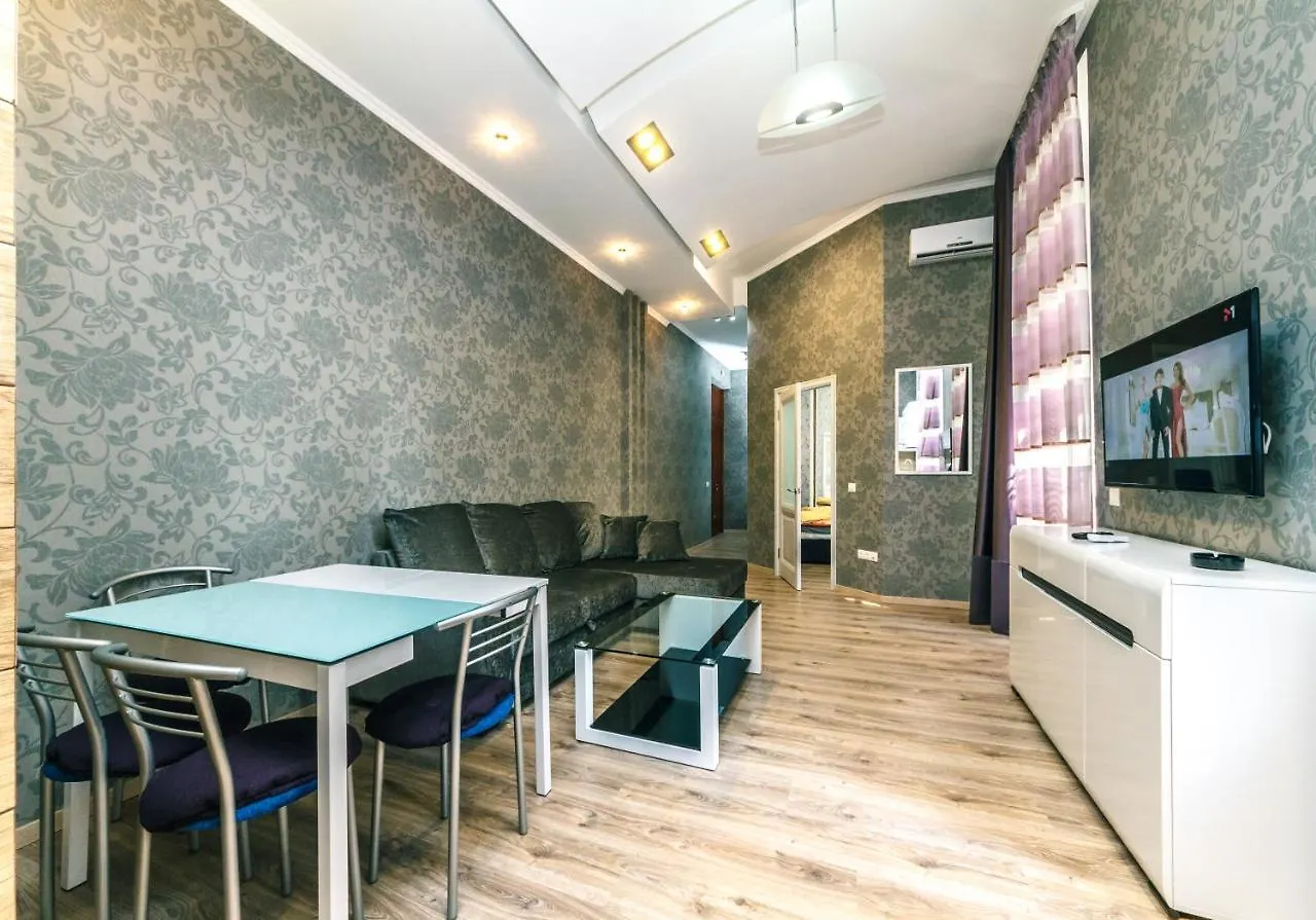 One Bedroom. 6 Zankovetskoi St. Near A Khreschatyk كييف شقة